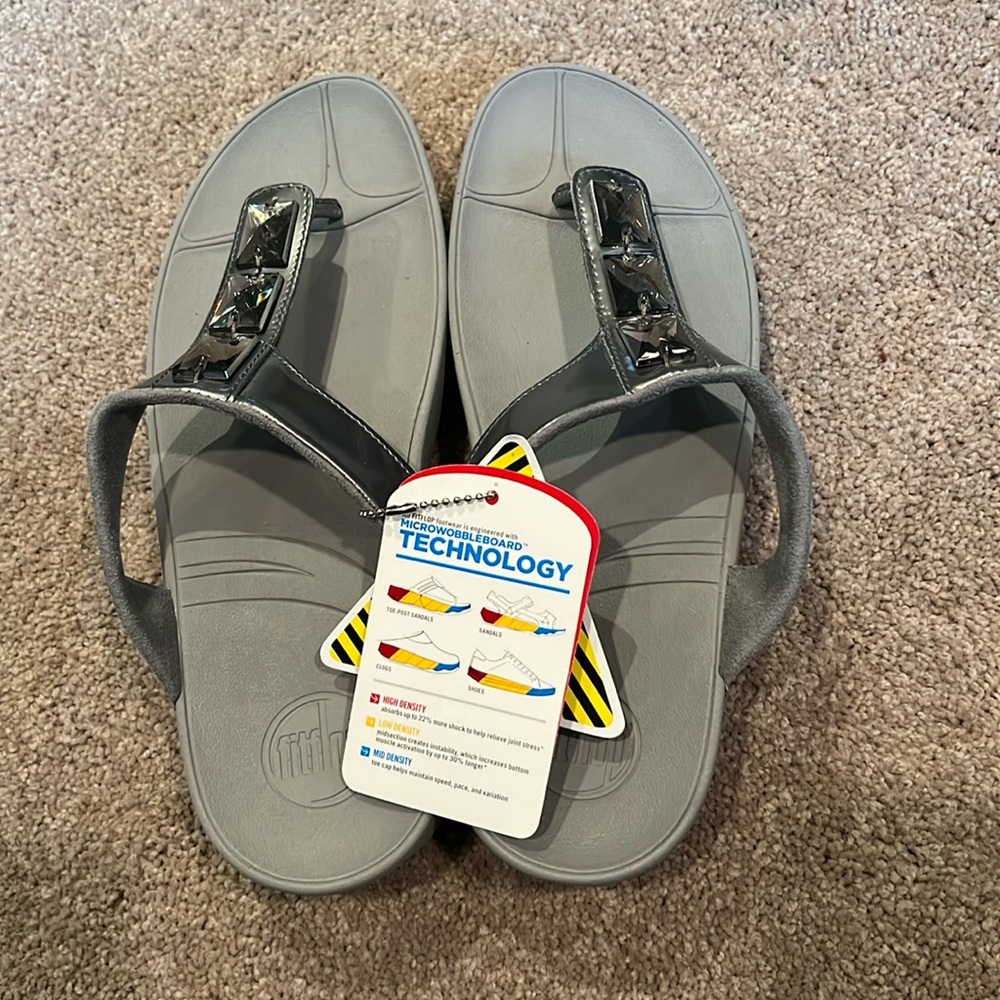 Fitflop Pietra silver gray thong sandals. Never worn. Stored in bag. Size 10.